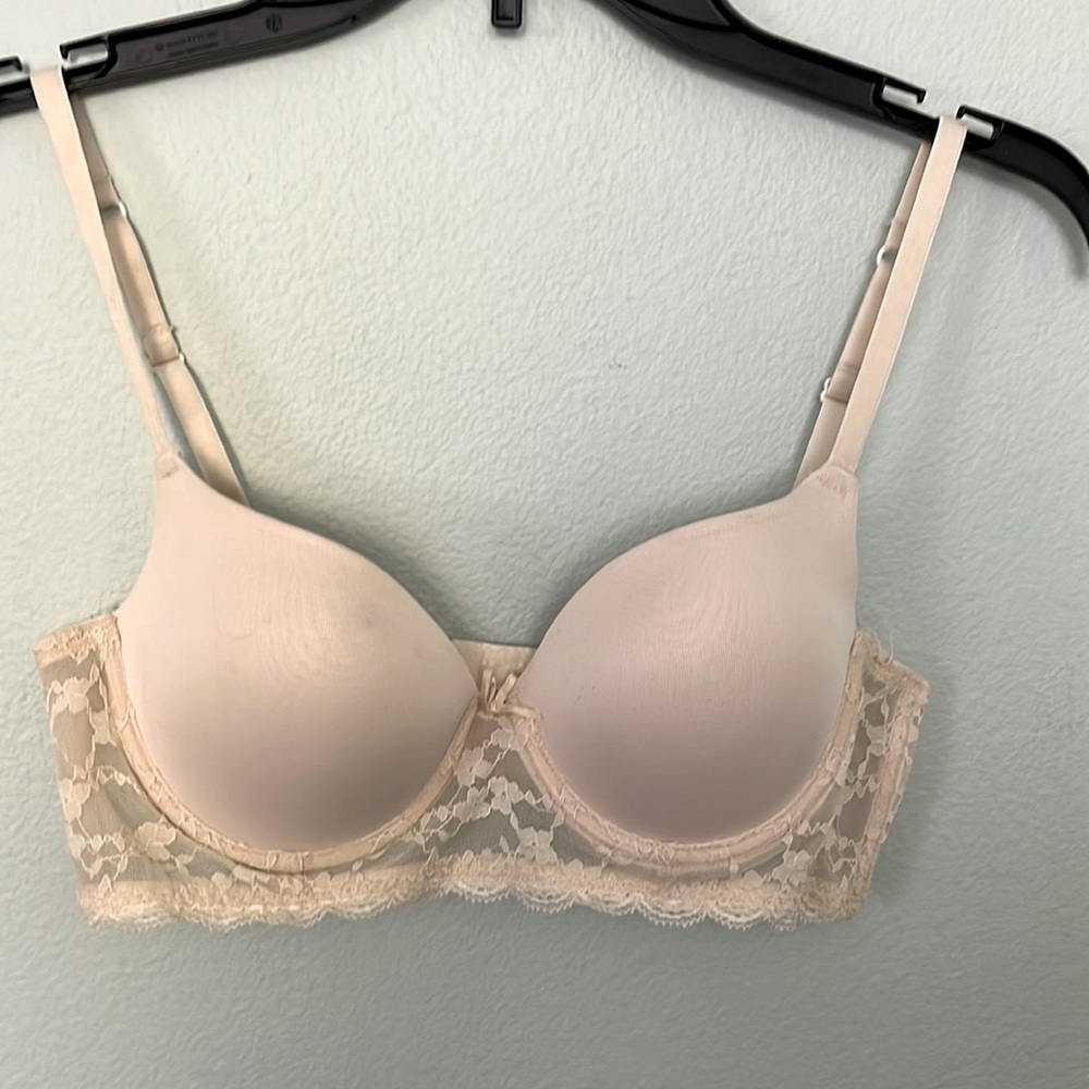 Cream lacy push-up bra